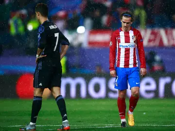 Cristiano Ronaldo y Griezmann, en el último derbi en El Calderón Cristiano Ronaldo y Griezmann, en el último derbi en El Calderón