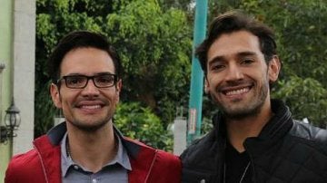 Los actores que interpretan a la pareja gay en 'Papá a toda madre'