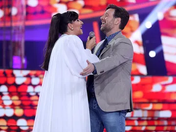Carlos Latre y La Terremoto se transforman en Pimpinela y cantan juntos ‘Olvídame y pega a vuelta’ Carlos Latre y La Terremoto se transforman en Pimpinela y cantan juntos ‘Olvídame y pega a vuelta’