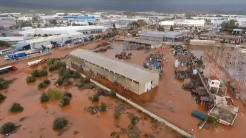 Grecia busca todavía a seis desaparecidos tras las inundaciones del miércoles Grecia busca todavía a seis desaparecidos tras las inundaciones del miércoles