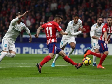 Correa perdona el 1-0 ante Casilla