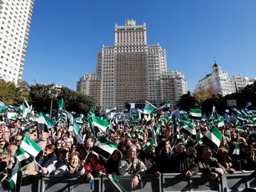 La sociedad extremeña protagoniza una manifestación en Madrid, con una voz única y reivindicativa por "un tren digno ya" La sociedad extremeña protagoniza una manifestación en Madrid, con una voz única y reivindicativa por "un tren digno ya"