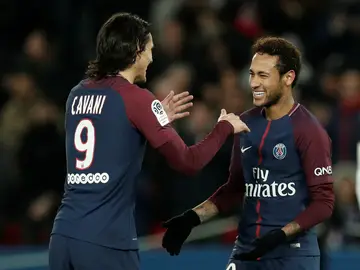 Cavani celebra un gol con Neymar Cavani celebra un gol con Neymar