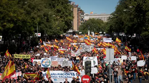 Miles de policías y guardias civiles convocados para pedir igualdad salarial Miles de policías y guardias civiles convocados para pedir igualdad salarial