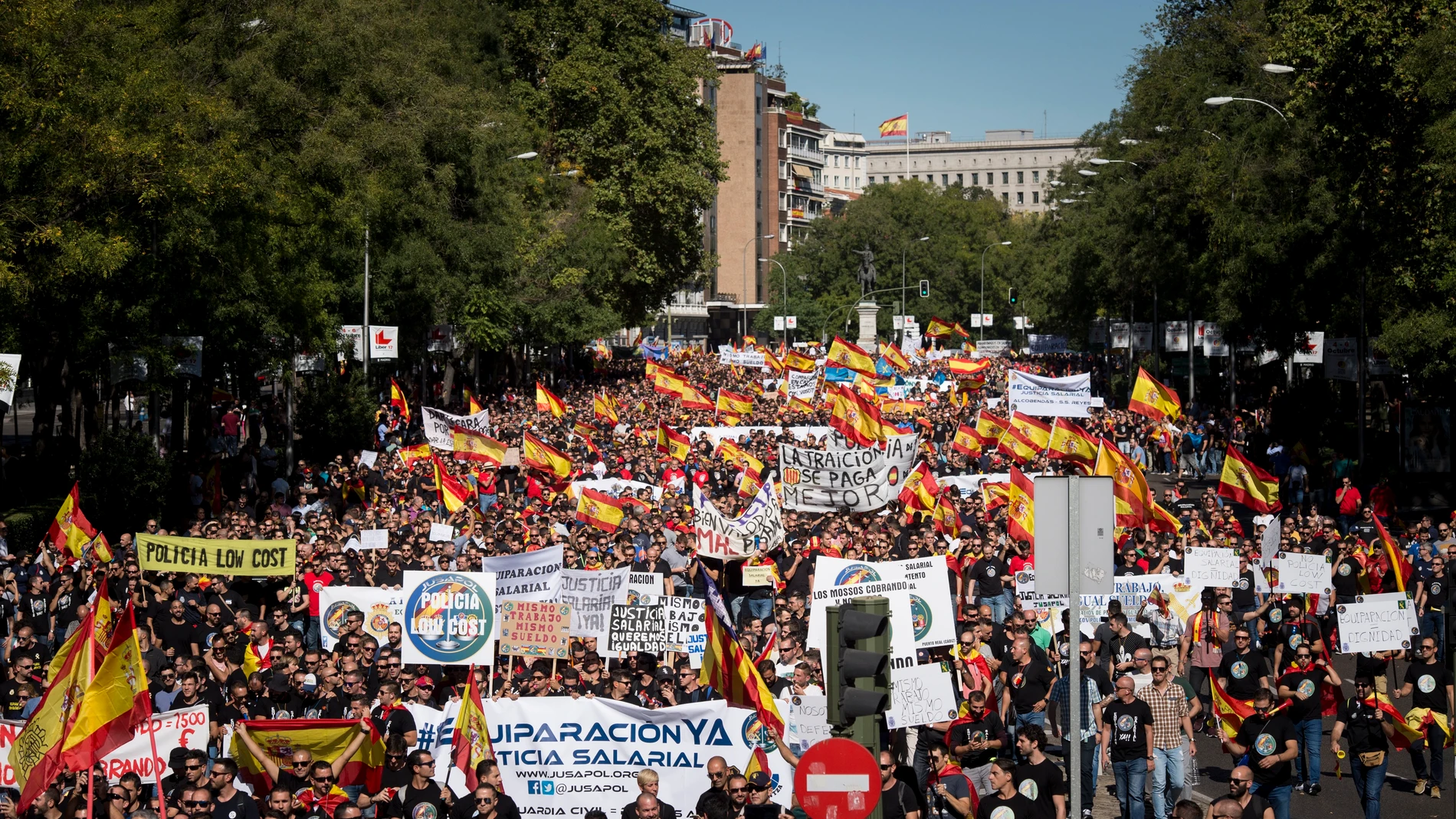 Miles de policías y guardias civiles convocados para pedir igualdad salarial Miles de policías y guardias civiles convocados para pedir igualdad salarial