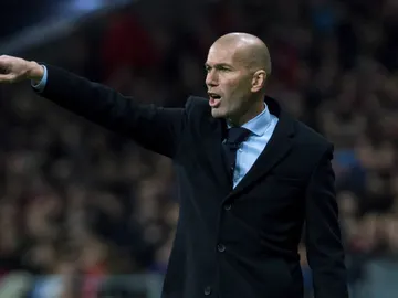 Zidane da instrucciones en la banda del Wanda Metropolitano Zidane da instrucciones en la banda del Wanda Metropolitano