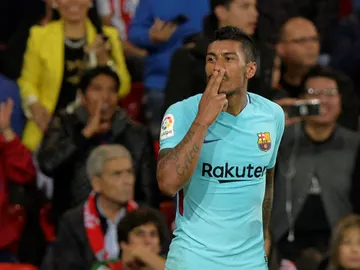 Paulinho celebra un gol Paulinho celebra un gol