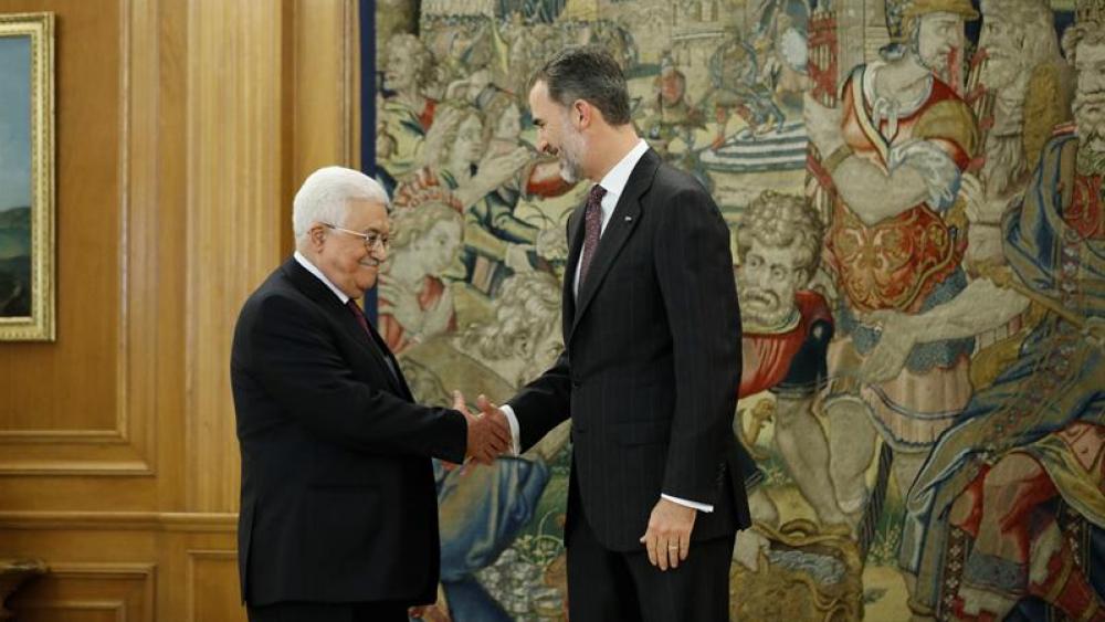  El Rey saluda al presidente palestino, Mahmud Abás