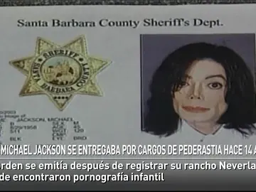 Michael Jackson se entregaba por cargos de pederastia hace 14 años Michael Jackson se entregaba por cargos de pederastia hace 14 años