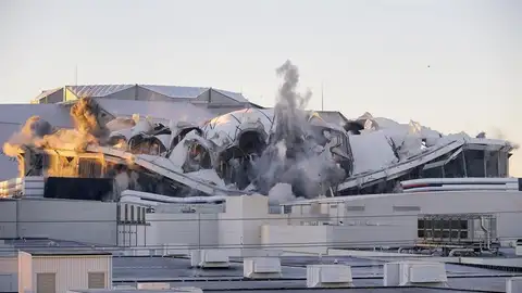 El estadio Georgia Dome implosiona en Atlanta El estadio Georgia Dome implosiona en Atlanta