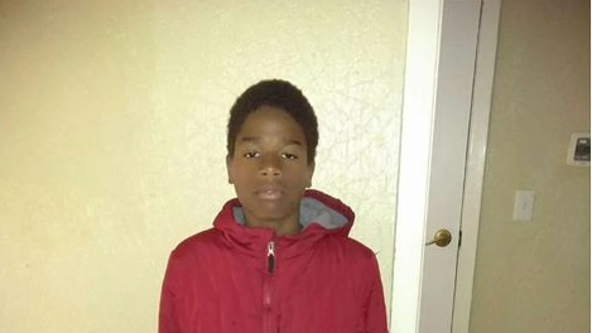 El castigo de una madre para disciplinar a su hijo El castigo de una madre para disciplinar a su hijo