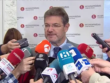 Catalá anuncia que se investigarán los mensajes en las redes sociales celebrando la muerte de José Manuel Maza por si son delito Catalá anuncia que se investigarán los mensajes en las redes sociales celebrando la muerte de José Manuel Maza por si son delito