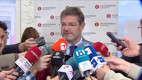 Catalá anuncia que se investigarán los mensajes en las redes sociales celebrando la muerte de José Manuel Maza por si son delito Catalá anuncia que se investigarán los mensajes en las redes sociales celebrando la muerte de José Manuel Maza por si son delito