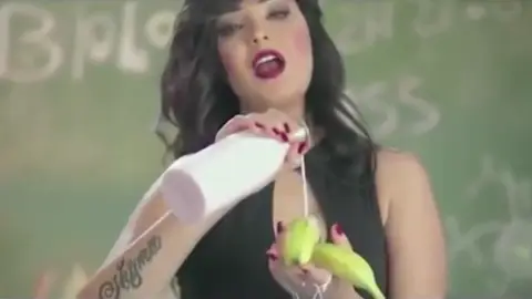 La cantante detenida La cantante detenida
