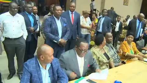 Mnangagwa dice que no volverá a Zimbabue si su seguridad no está garantizada Mnangagwa dice que no volverá a Zimbabue si su seguridad no está garantizada