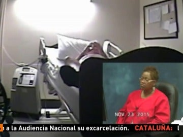 Una cámara oculta graba a unas enfermeras riéndose de un hombre agonizando en el hospital Una cámara oculta graba a unas enfermeras riéndose de un hombre agonizando en el hospital