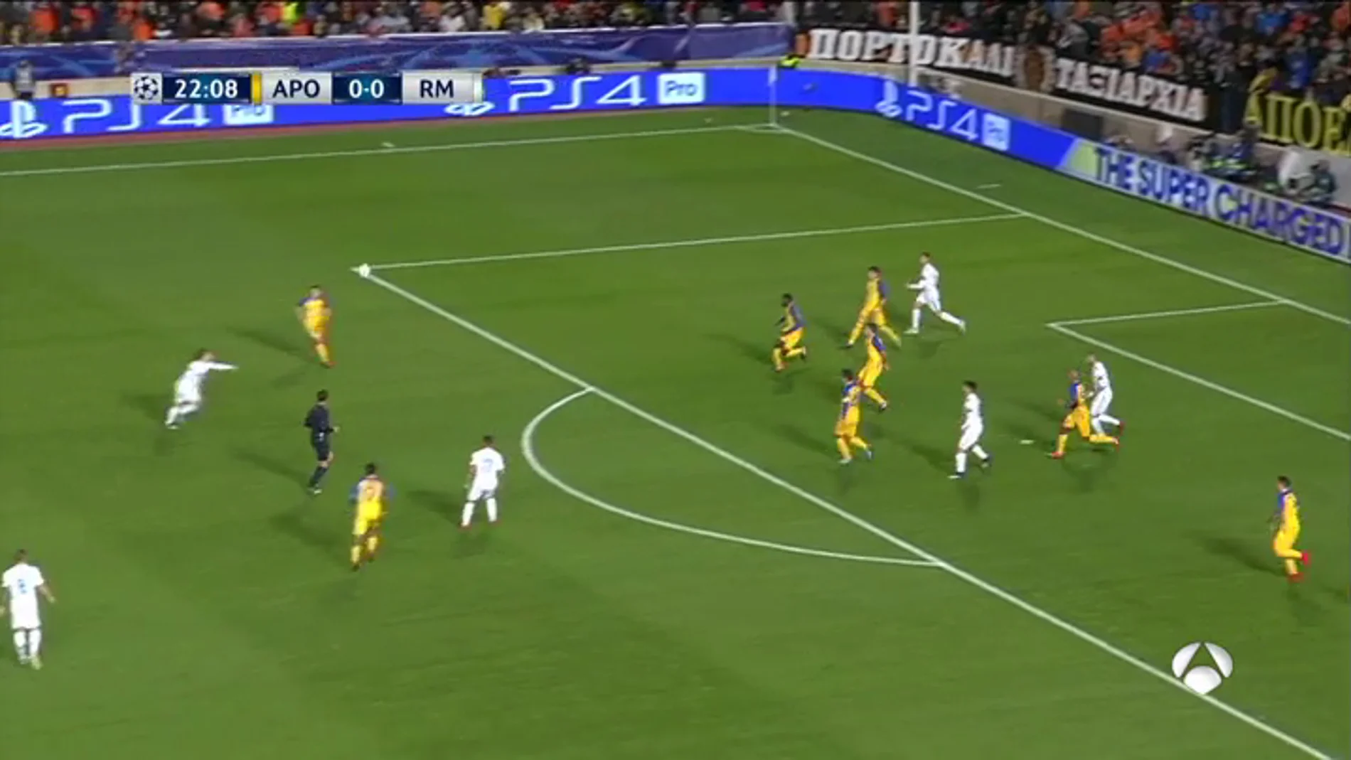 Modric adelantó al Real Madrid ante el APOEL con un golazo de volea desde fuera del área