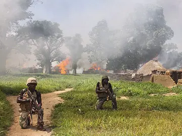 Soldados nigerianos limpian campos del grupo terrorista de Boko Haram en la localidad de Chuogori, estado Borno, Nigeria Soldados nigerianos limpian campos del grupo terrorista de Boko Haram en la localidad de Chuogori, estado Borno, Nigeria