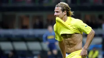 Forlán celebra un gol durante su etapa en el Villarreal Forlán celebra un gol durante su etapa en el Villarreal