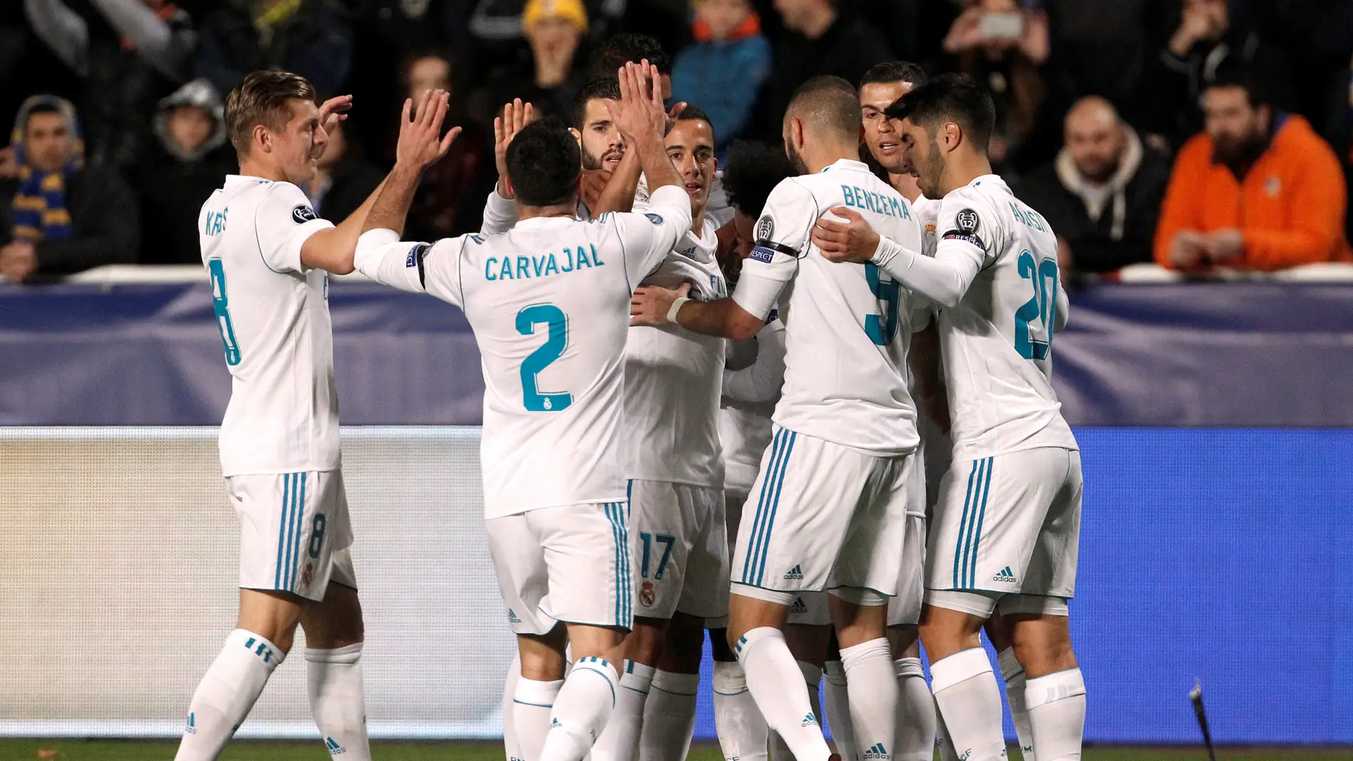 El Real Madrid festeja un gol ante el APOEL