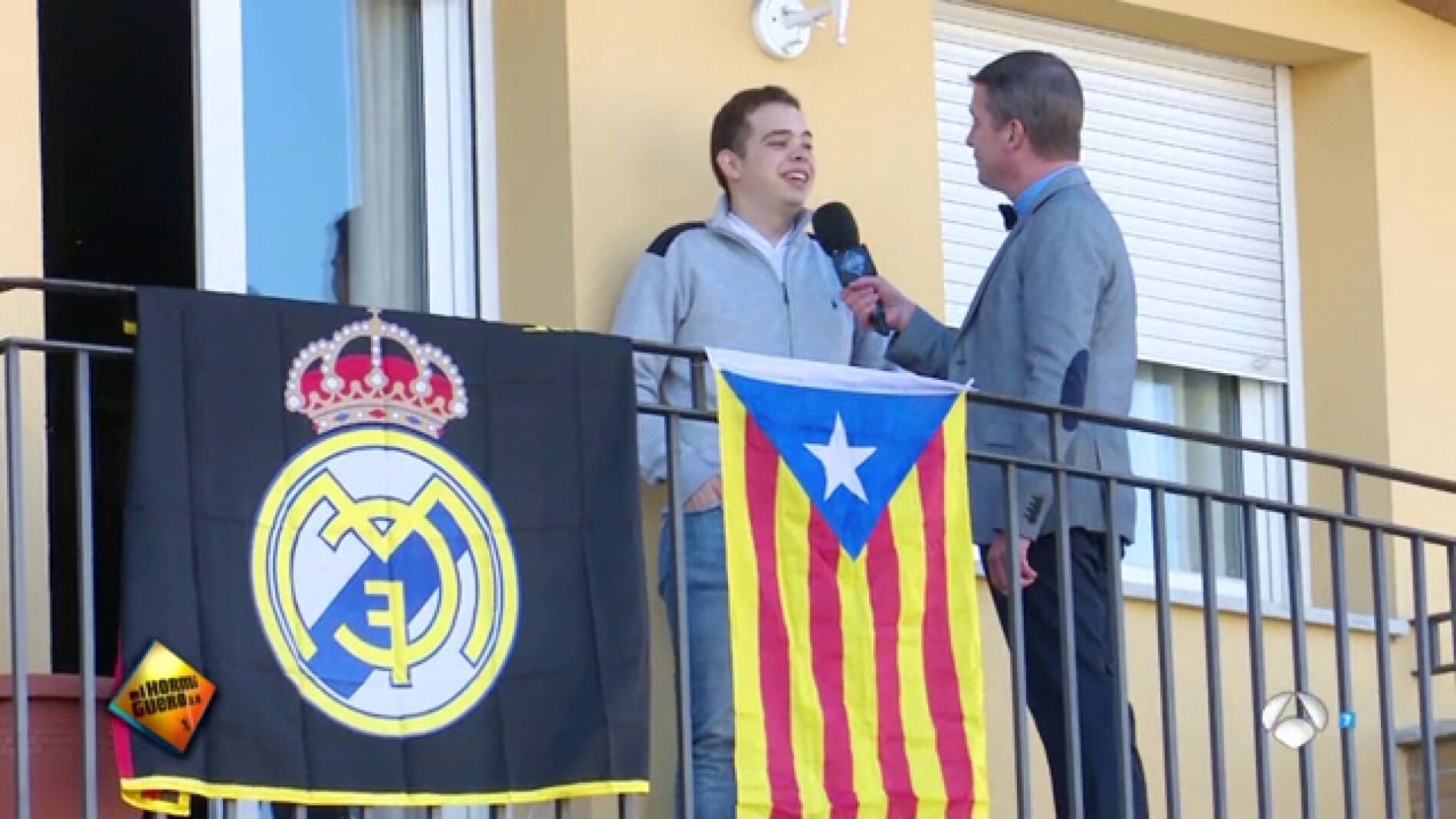 Wolfgang Maier pregunta sobre las banderas.