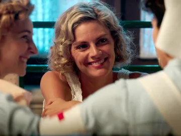 Julia, Pilar y Magdalena brindan en su última noche juntas Julia, Pilar y Magdalena brindan en su última noche juntas