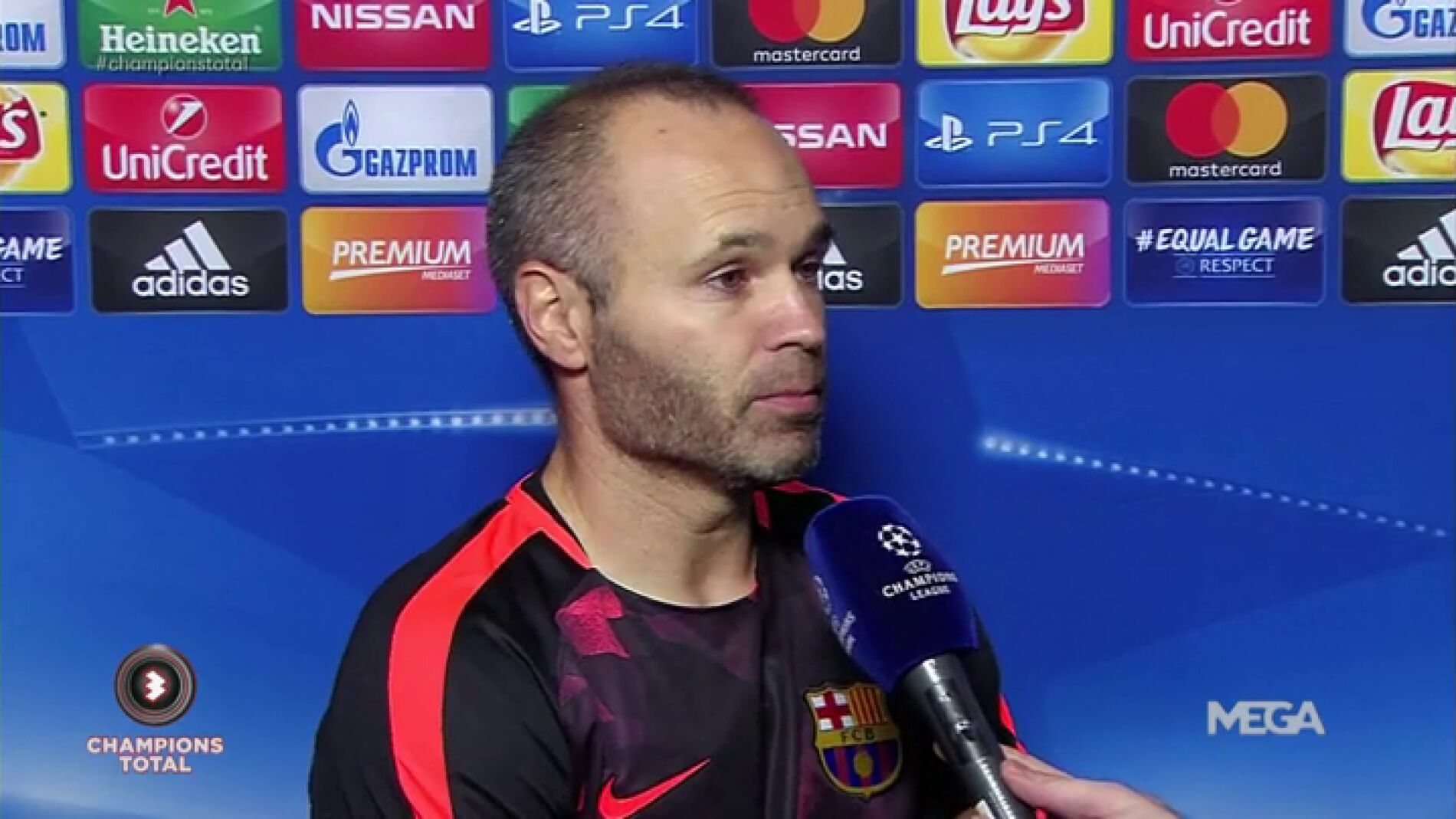 Iniesta: "Cuando Messi est&aacute; en el campo la diferencia es notable, pero es cuesti&oacute;n de sumar todos"