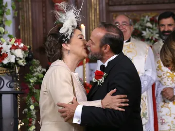 Francisca y Raimundo se dan el 'sí, quiero' más esperado Francisca y Raimundo se dan el 'sí, quiero' más esperado