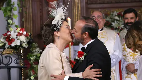 Francisca y Raimundo se dan el 'sí, quiero' más esperado Francisca y Raimundo se dan el 'sí, quiero' más esperado