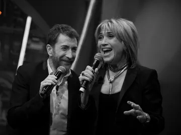 Julia Otero y Pablo Motos se lucen interpretando 'Parole, parole' en 'El Hormiguero 3.0' Julia Otero y Pablo Motos se lucen interpretando 'Parole, parole' en 'El Hormiguero 3.0'