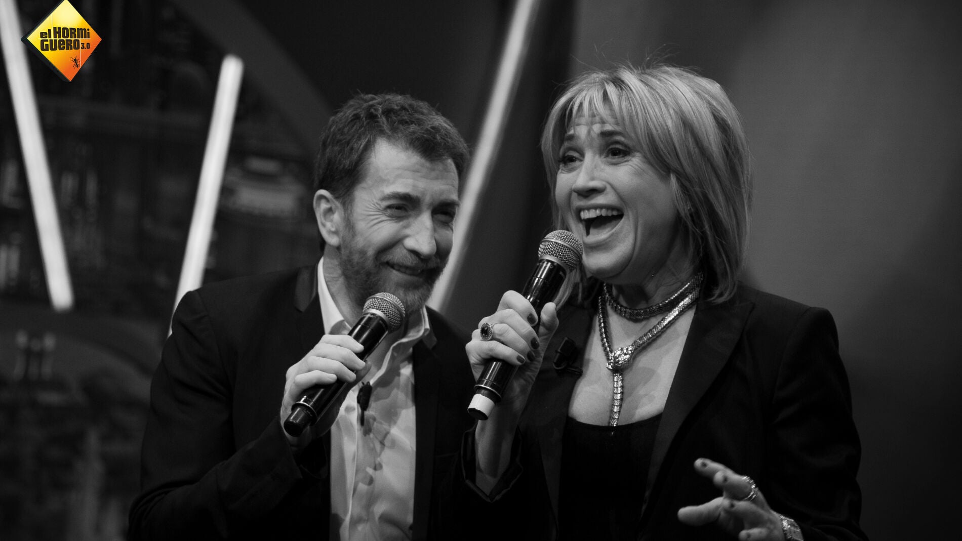 Julia Otero y Pablo Motos se lucen interpretando 'Parole, parole' en 'El Hormiguero 3.0'