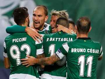Los futbolistas del Sporting de Portugal celebran un gol Los futbolistas del Sporting de Portugal celebran un gol