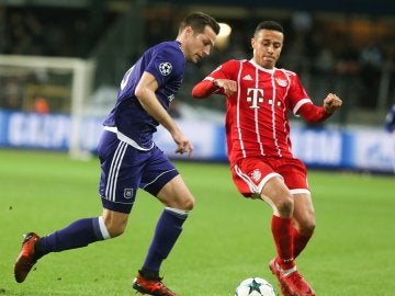 Thiago Alcántara en el partido contra el Anderlecht