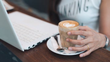 Ojo con el café, porque te puede estar haciendo engordar.