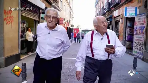 Melquiades enseña a los jóvenes las diferencias tecnológicas entre los años 80 y la actualidad Melquiades enseña a los jóvenes las diferencias tecnológicas entre los años 80 y la actualidad