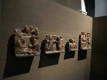 Retablo de Santa Ana, una de las 44 piezas de Villanueva de Sijena Retablo de Santa Ana, una de las 44 piezas de Villanueva de Sijena