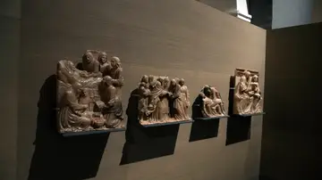 Retablo de Santa Ana, una de las 44 piezas de Villanueva de Sijena Retablo de Santa Ana, una de las 44 piezas de Villanueva de Sijena