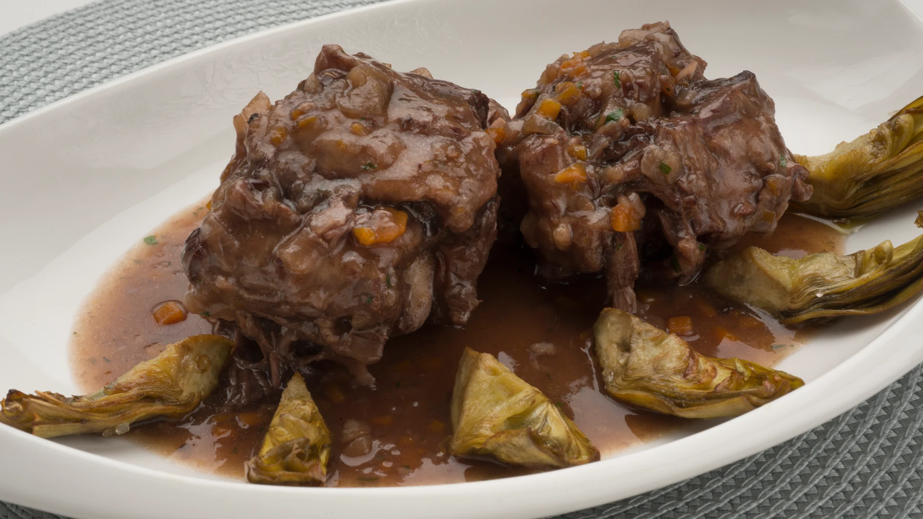Rabo de ternera con alcachofas