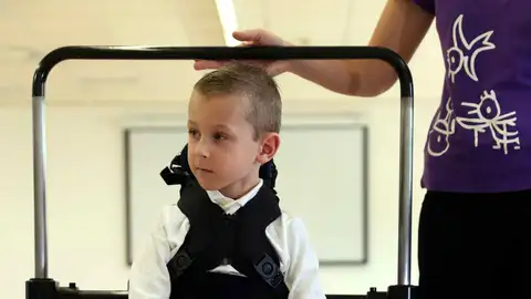 Jens usando el exoesqueleto Jens usando el exoesqueleto