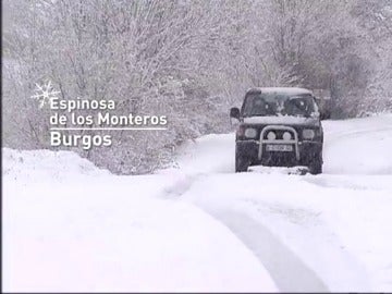 La esperada nieve llega a la Península dejando espesores de hasta cinco centímetros en algunos puntos de Burgos