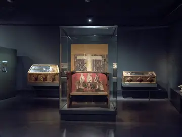 Vista de las cajas sepulcrales y trono de Blanca de Aragón y Anjou en el Museo Diocesano de Lleida Vista de las cajas sepulcrales y trono de Blanca de Aragón y Anjou en el Museo Diocesano de Lleida