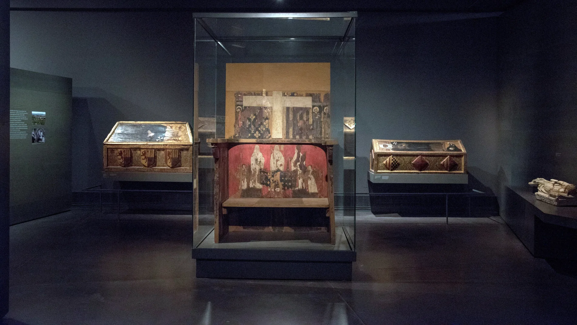 Vista de las cajas sepulcrales y trono de Blanca de Aragón y Anjou en el Museo Diocesano de Lleida Vista de las cajas sepulcrales y trono de Blanca de Aragón y Anjou en el Museo Diocesano de Lleida