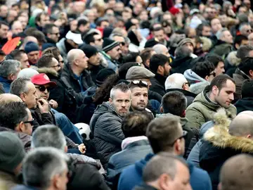 Los taxistas hacen una sentada en Madrid Los taxistas hacen una sentada en Madrid