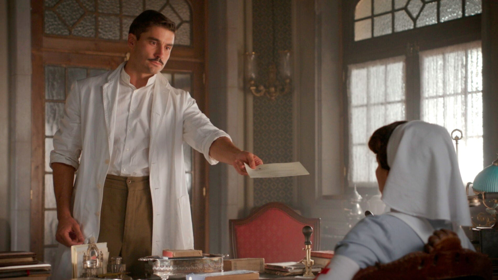 Fidel, dispuesto a luchar por Julia, presenta su renuncia como jefe m&eacute;dico del hospital