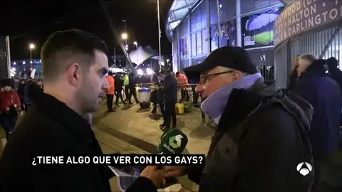 Aficionados del City desconocen el significado del lazo amarillo de Guardiola: "Tiene que ver con los gays" Aficionados del City desconocen el significado del lazo amarillo de Guardiola: "Tiene que ver con los gays"