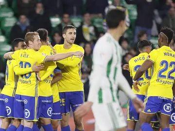 Los jugadores del Cádiz celebran un gol en el Villamarín Los jugadores del Cádiz celebran un gol en el Villamarín