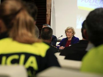 Manuela Carmena en un acto de la Policía Municipal