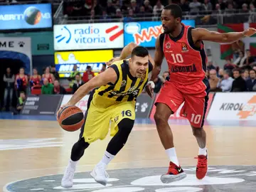 Dogus Istanbul, en acción ante el Baskonia Dogus Istanbul, en acción ante el Baskonia