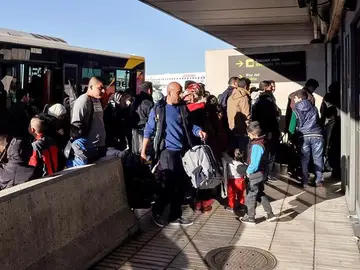 Refugiados sirios a su llegada a España Refugiados sirios a su llegada a España