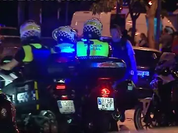 Policias Locales de Cambrils donan lo ganado por hacer horas extra por el dispositivo del atentado Policias Locales de Cambrils donan lo ganado por hacer horas extra por el dispositivo del atentado
